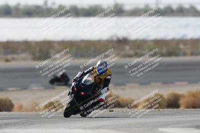 media/Nov-16-2025-Race Pace (Sun) [[8c5fa54630]]/Non Verified Riders (1st 20 Minutes)/1-Turn 14 (10am)/